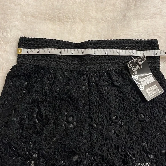 Black Crochet shorts- lined size s/m - elastic waist - Picture 2 of 8